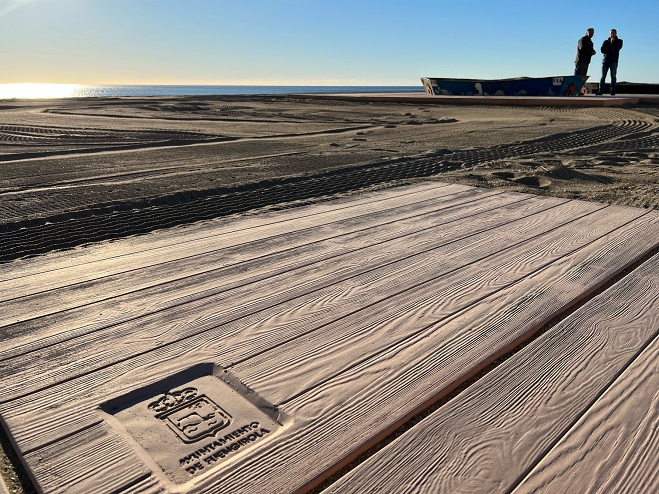 Imagen de los nuevos pasillos de hormigón en las playas