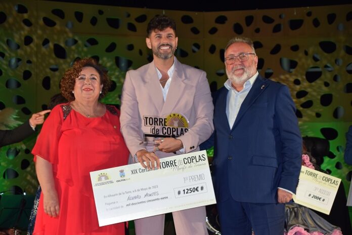 Álvaro Montes, ganador del XIC Certamen Torre de Coplas "Marifé de Triana"