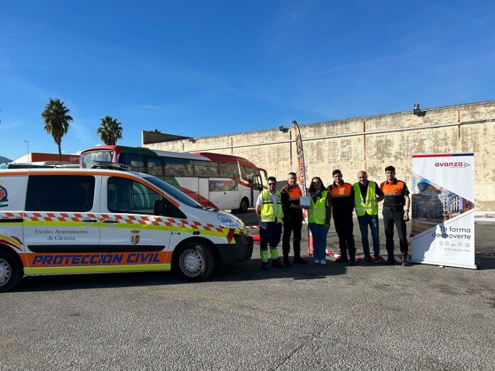 Simulacro de accidente de tráfico y extinción incendios Protección Civil en Avanza