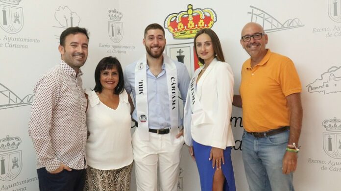 Ayuntamiento Cártama recepciona a candidatos Miss Mundo y Míster Internacional